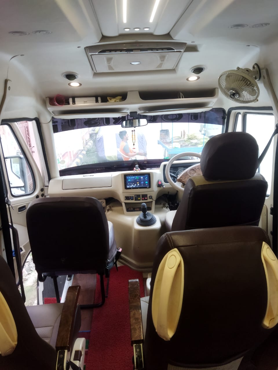 Tempo Traveller (12 Seater) - Photo 1