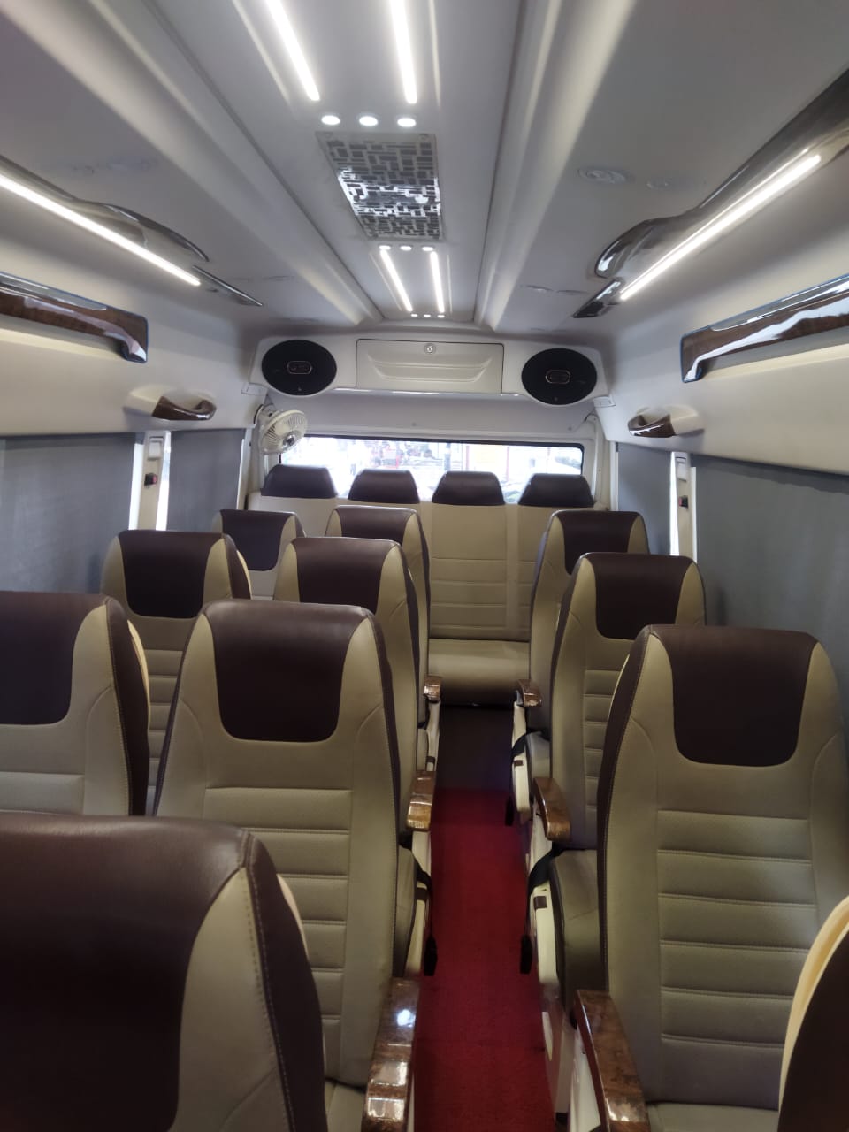 Tempo Traveller (12 Seater) - Photo 4