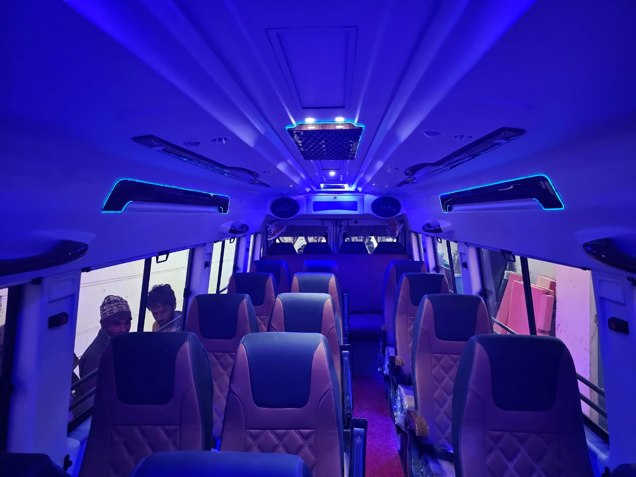 Tempo Traveller (17 Seater) - Photo 6