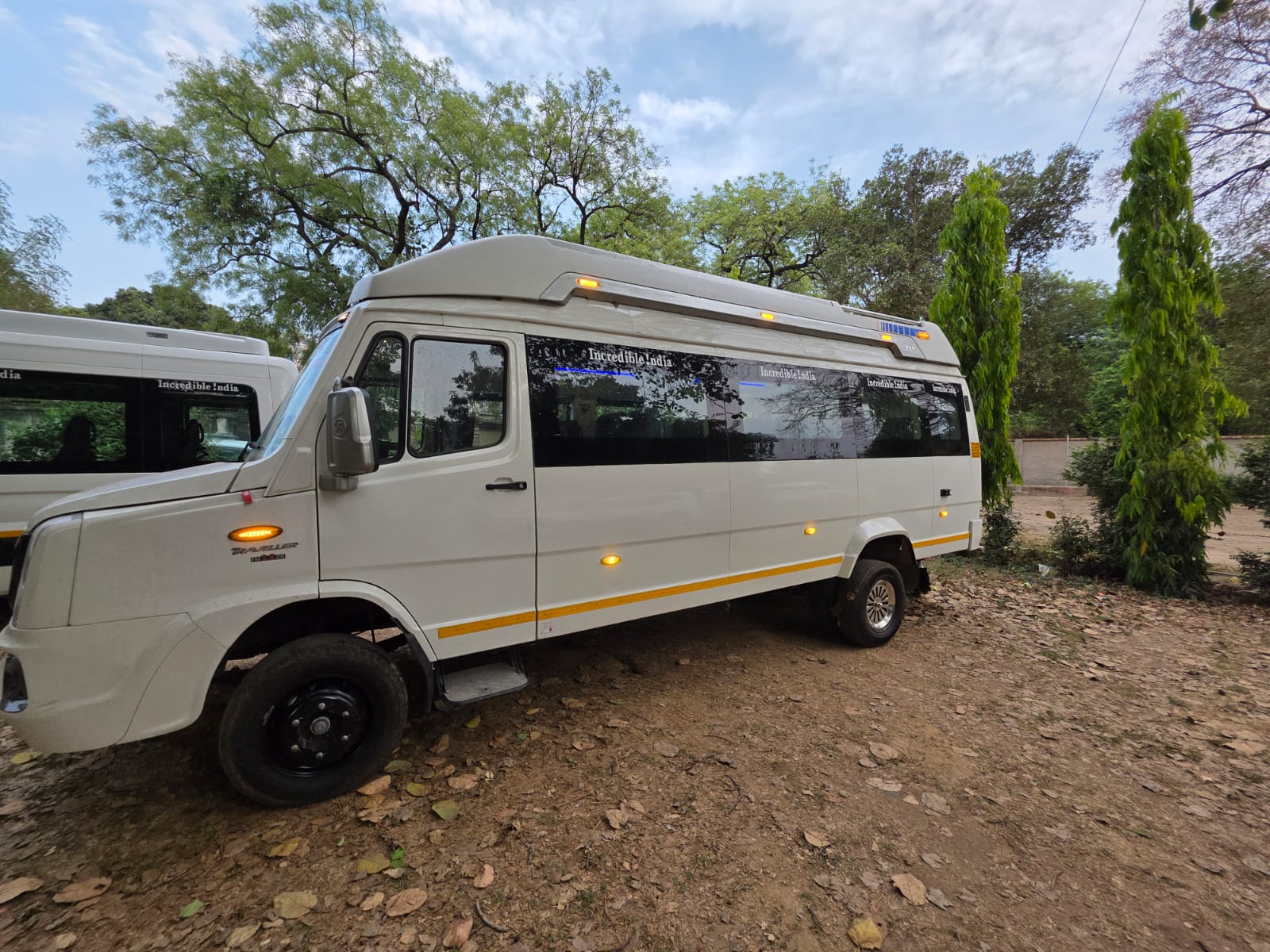 Tempo Traveller (26 Seater) - Photo 3