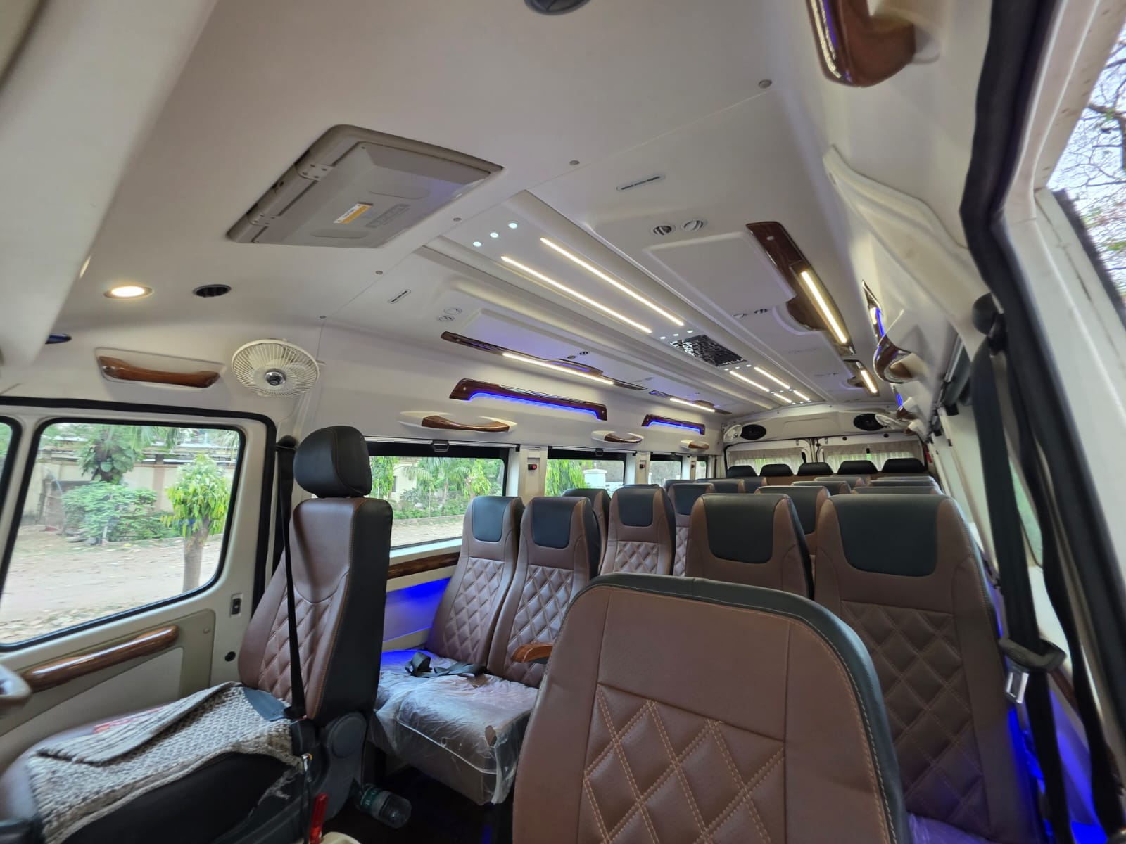 Tempo Traveller (26 Seater) - Photo 5