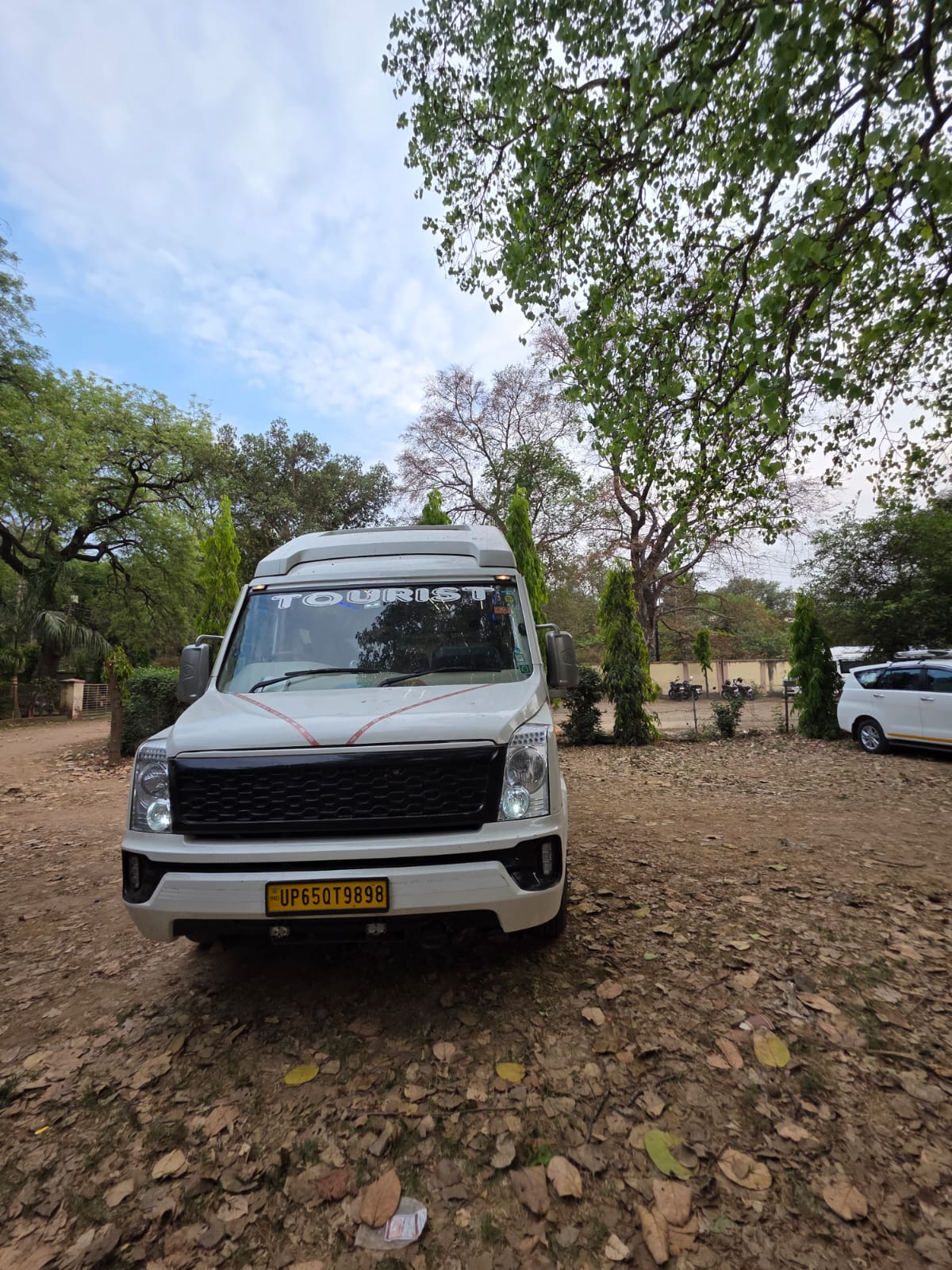Tempo Traveller (26 Seater) - Photo 6