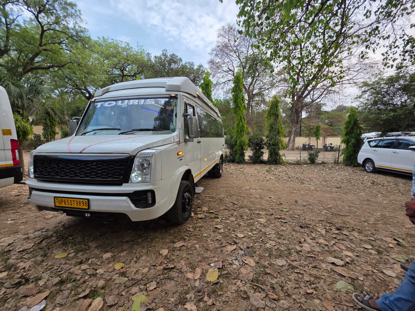 Tempo Traveller (26 Seater) - Photo 8